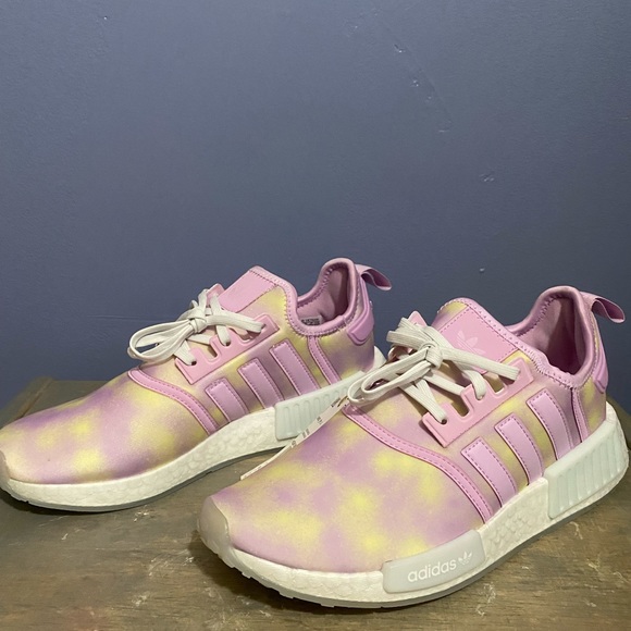 New Adidas Women’s NMD_R1 Size 7 Women Pink and Yellow - Picture 4 of 14